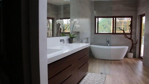 Hand wash basin, Bathtub, Residential
